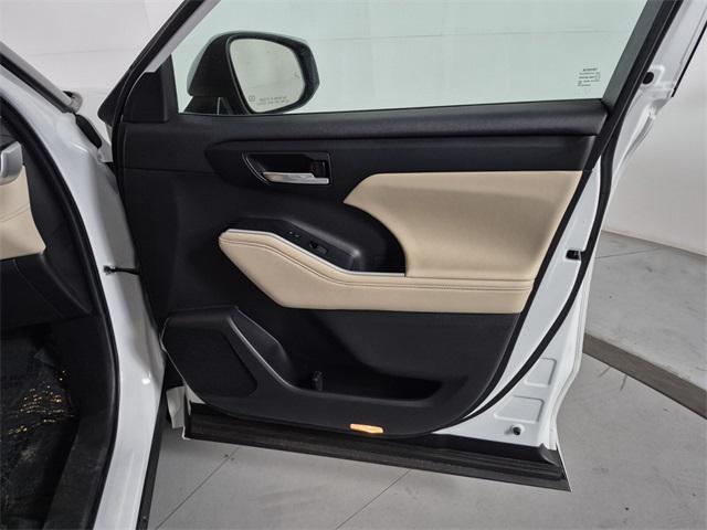 used 2023 Toyota Highlander car, priced at $41,874