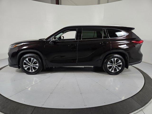 used 2022 Toyota Highlander car, priced at $37,755