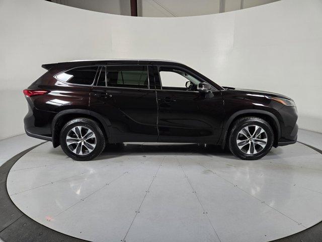 used 2022 Toyota Highlander car, priced at $37,755