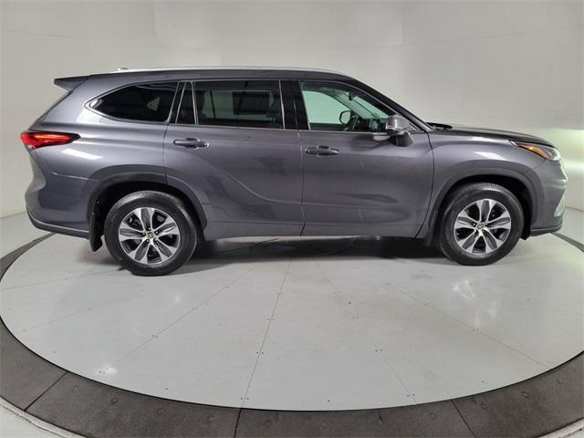 used 2022 Toyota Highlander car, priced at $39,874