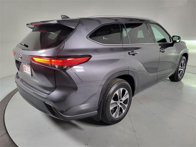 used 2022 Toyota Highlander car, priced at $39,874