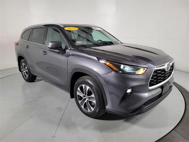 used 2022 Toyota Highlander car, priced at $39,874