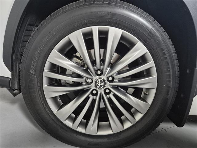used 2021 Toyota Highlander Hybrid car, priced at $33,974