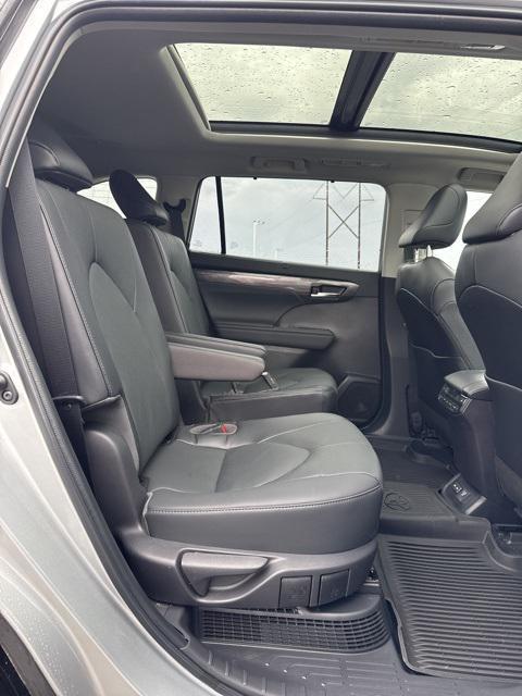 used 2022 Toyota Highlander Hybrid car, priced at $41,574