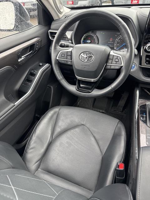 used 2022 Toyota Highlander Hybrid car, priced at $41,574