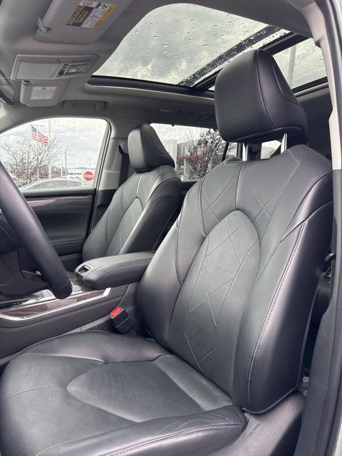 used 2022 Toyota Highlander Hybrid car, priced at $41,574
