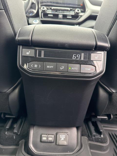 used 2022 Toyota Highlander Hybrid car, priced at $41,574