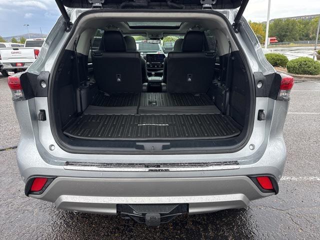 used 2022 Toyota Highlander Hybrid car, priced at $41,574