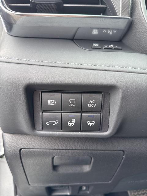 used 2022 Toyota Highlander Hybrid car, priced at $41,574