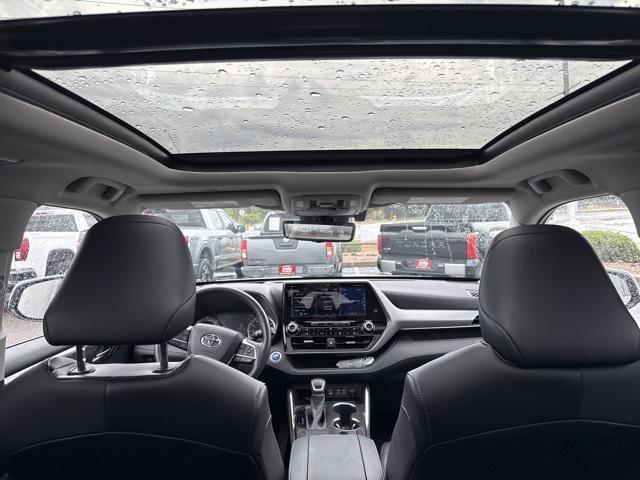 used 2022 Toyota Highlander Hybrid car, priced at $41,574