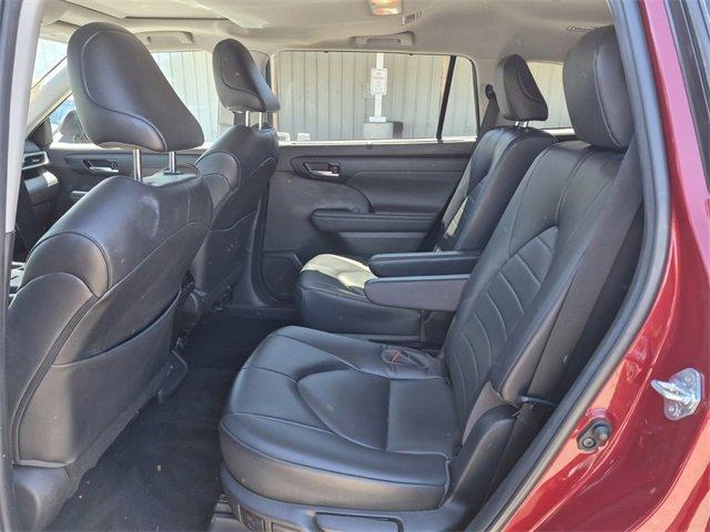 used 2022 Toyota Highlander car, priced at $39,874