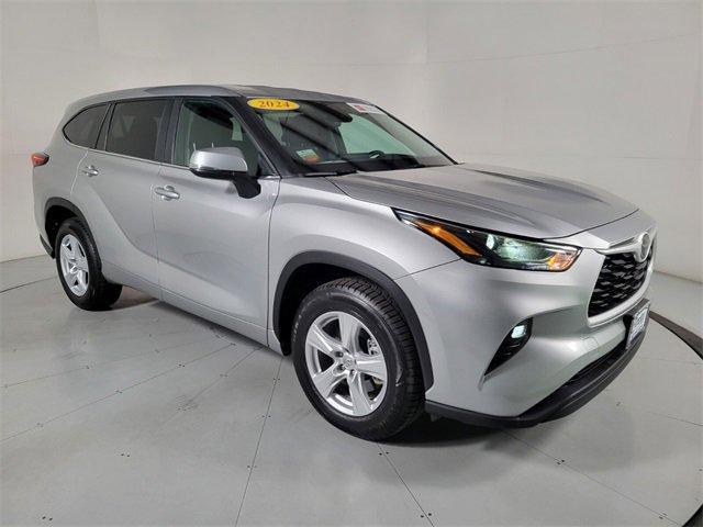 used 2024 Toyota Highlander car, priced at $38,299