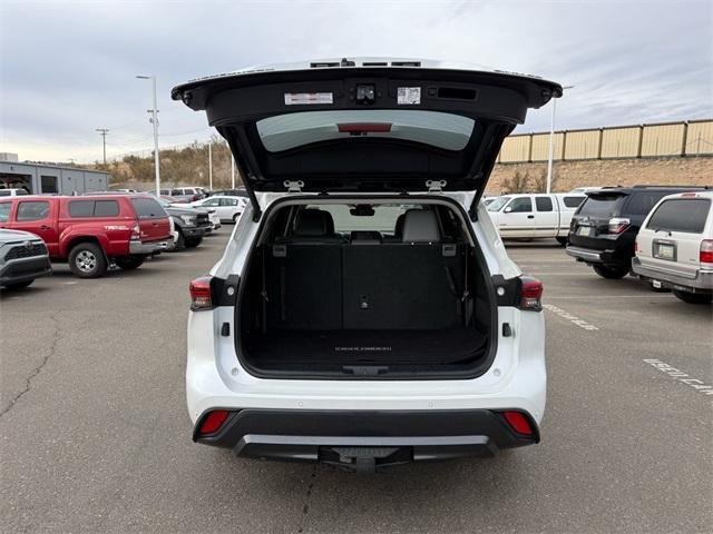 used 2022 Toyota Highlander Hybrid car, priced at $41,874