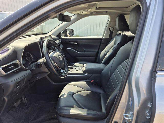 used 2020 Toyota Highlander car, priced at $31,874