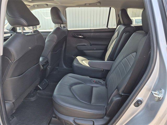 used 2020 Toyota Highlander car, priced at $31,874