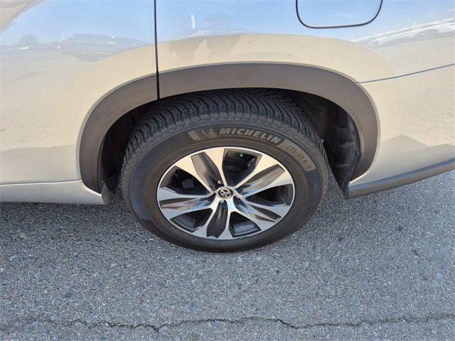 used 2020 Toyota Highlander car, priced at $31,874
