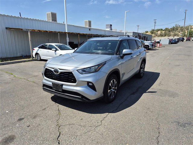 used 2020 Toyota Highlander car, priced at $31,874