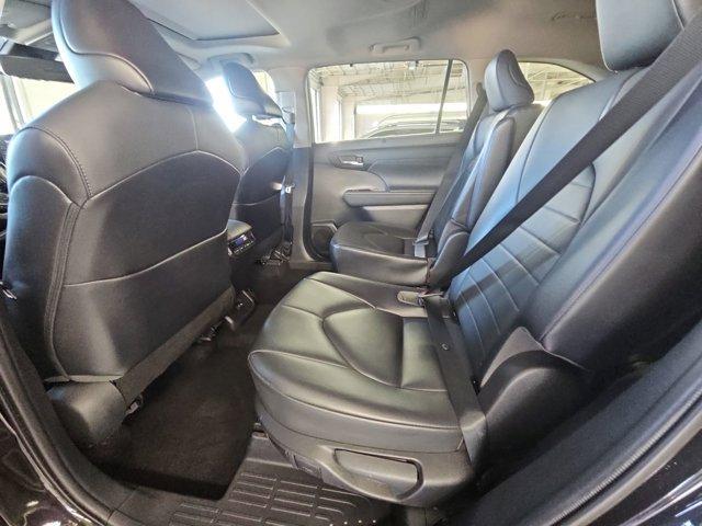 used 2021 Toyota Highlander car, priced at $33,124