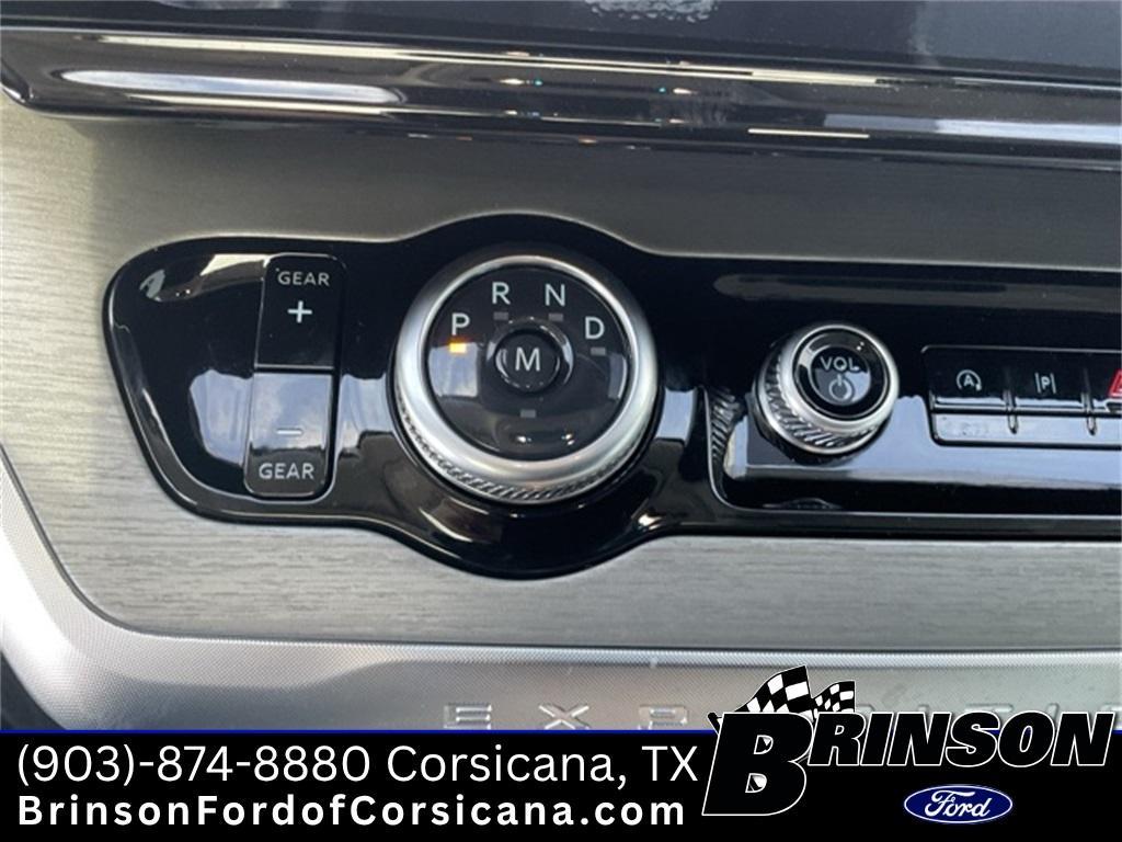 new 2025 Ford Expedition car, priced at $75,969