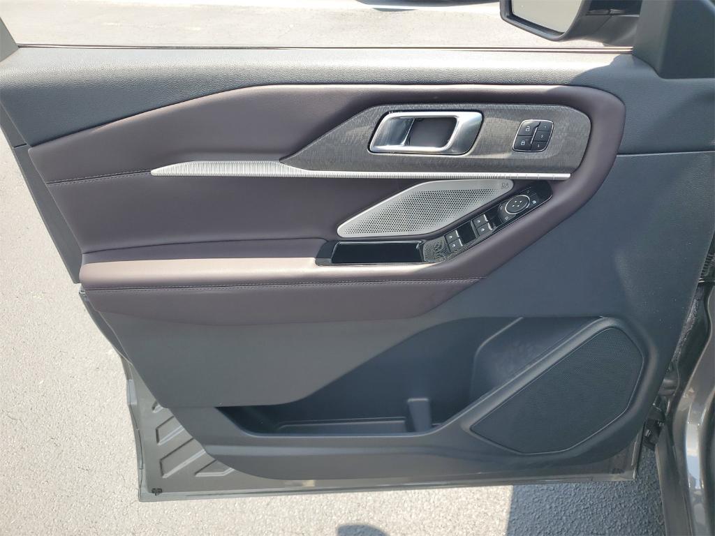 new 2025 Ford Explorer car, priced at $50,574