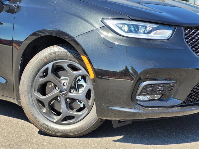 new 2023 Chrysler Pacifica Hybrid car, priced at $45,330