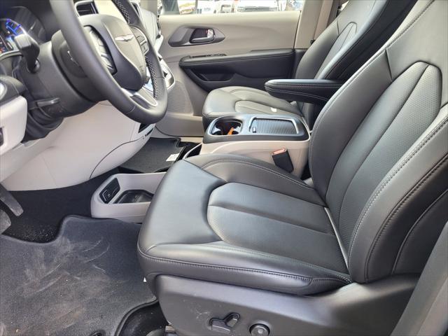 used 2023 Chrysler Pacifica Hybrid car, priced at $35,000