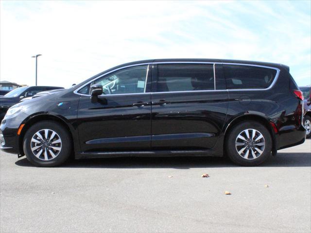 used 2023 Chrysler Pacifica Hybrid car, priced at $35,000