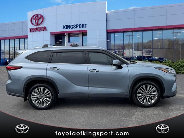 used 2023 Toyota Highlander car, priced at $46,997