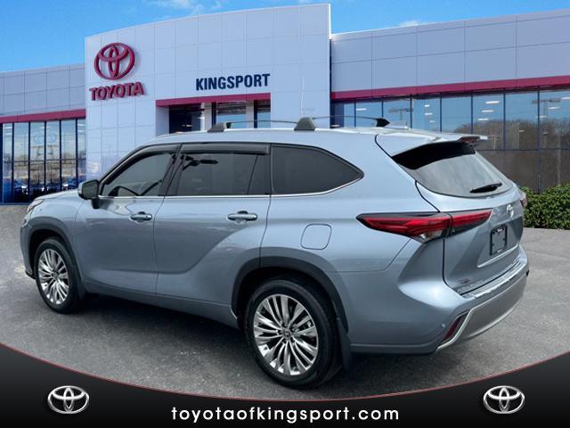 used 2023 Toyota Highlander car, priced at $46,997
