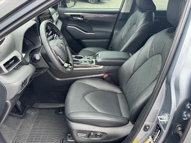 used 2023 Toyota Highlander car, priced at $46,997
