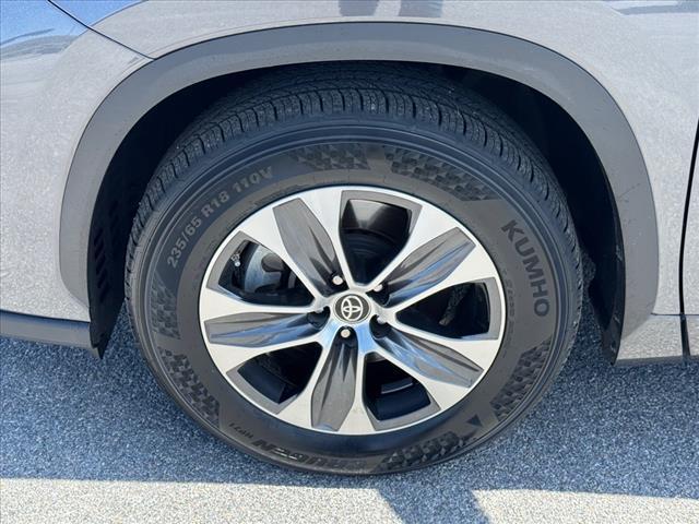 used 2023 Toyota Highlander car, priced at $37,994