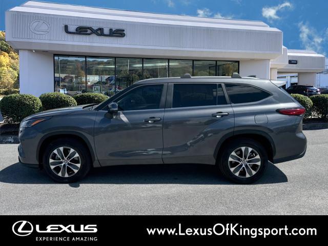 used 2023 Toyota Highlander car, priced at $37,994