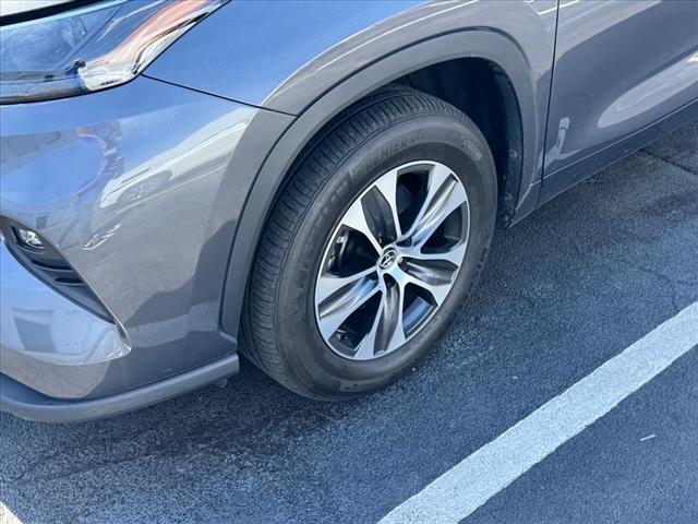 used 2023 Toyota Highlander car, priced at $37,994