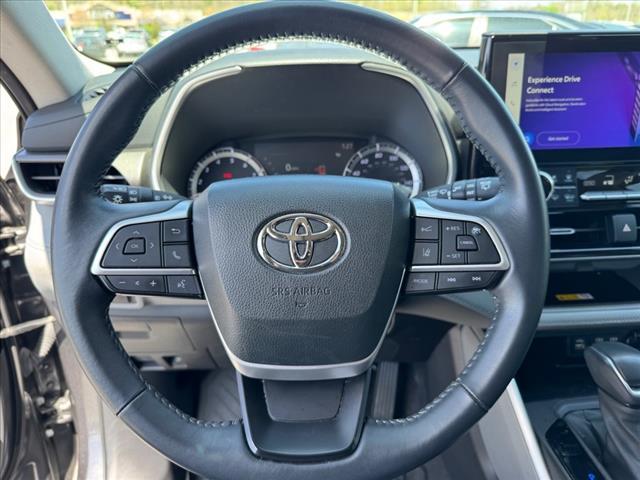 used 2023 Toyota Highlander car, priced at $37,994
