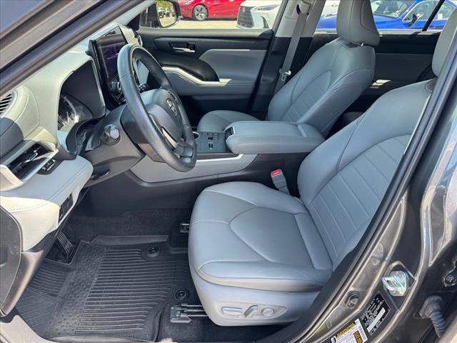 used 2023 Toyota Highlander car, priced at $37,994