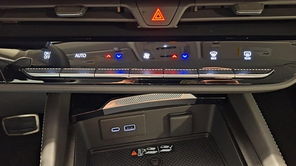 new 2025 Buick Envision car, priced at $37,999