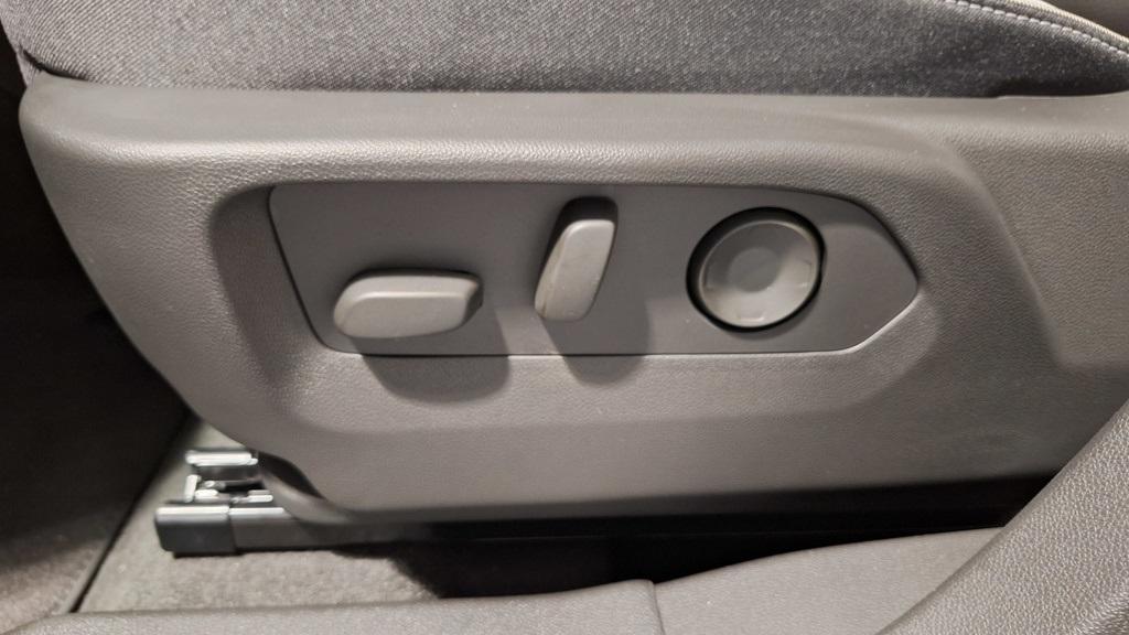 new 2025 Buick Envision car, priced at $37,999