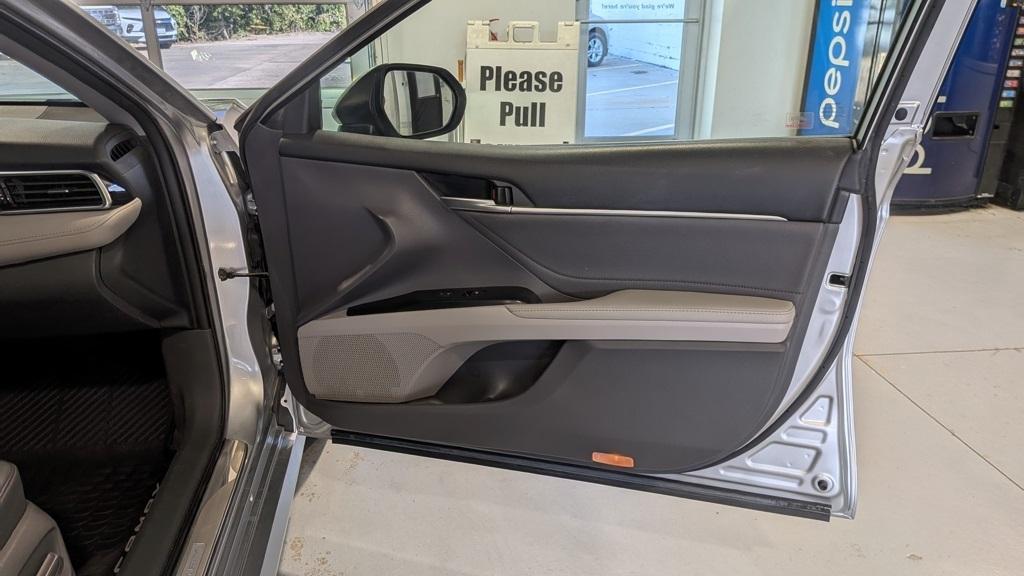 used 2018 Toyota Camry Hybrid car, priced at $19,495