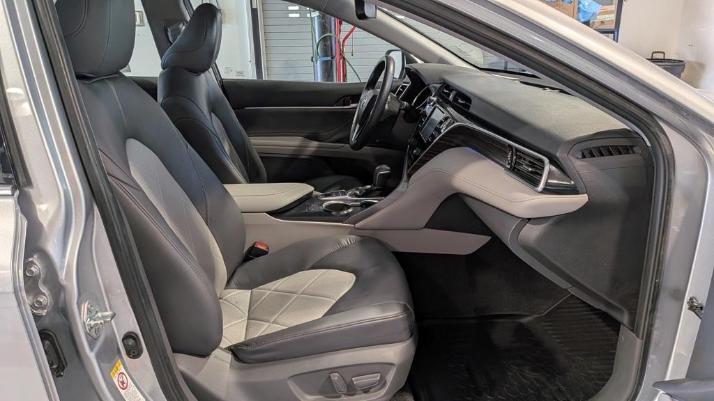 used 2018 Toyota Camry Hybrid car, priced at $19,495