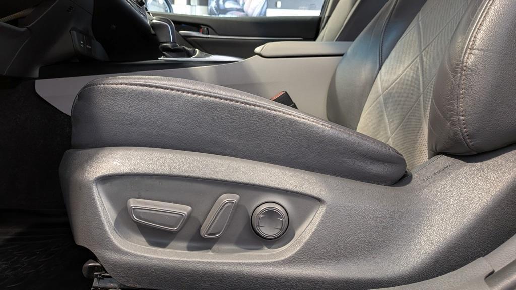 used 2018 Toyota Camry Hybrid car, priced at $19,495