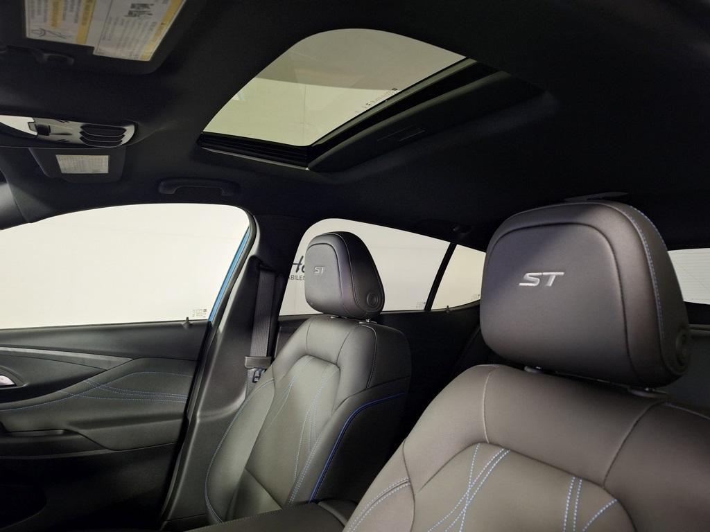 new 2025 Buick Envista car, priced at $29,810