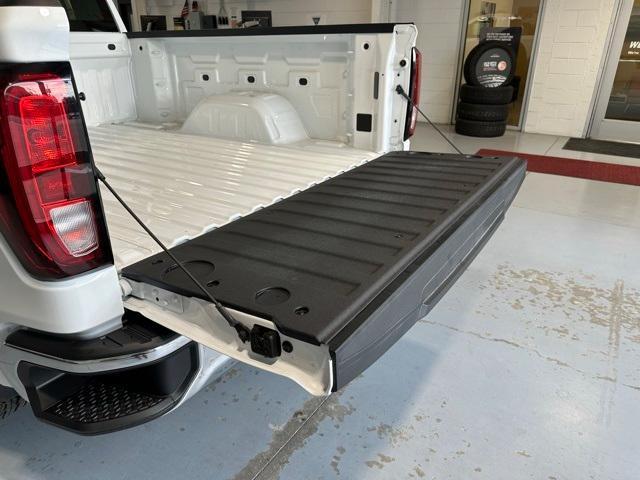 new 2025 GMC Sierra 1500 car, priced at $43,940