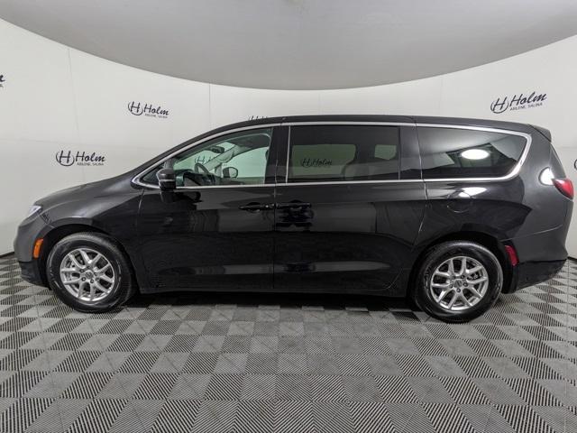 used 2024 Chrysler Pacifica car, priced at $35,999