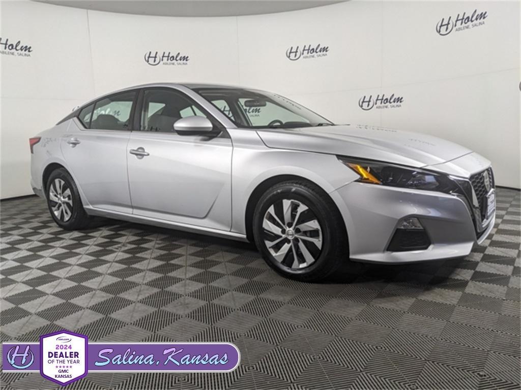 used 2022 Nissan Altima car, priced at $17,999