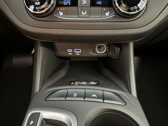 new 2025 Buick Envista car, priced at $26,653