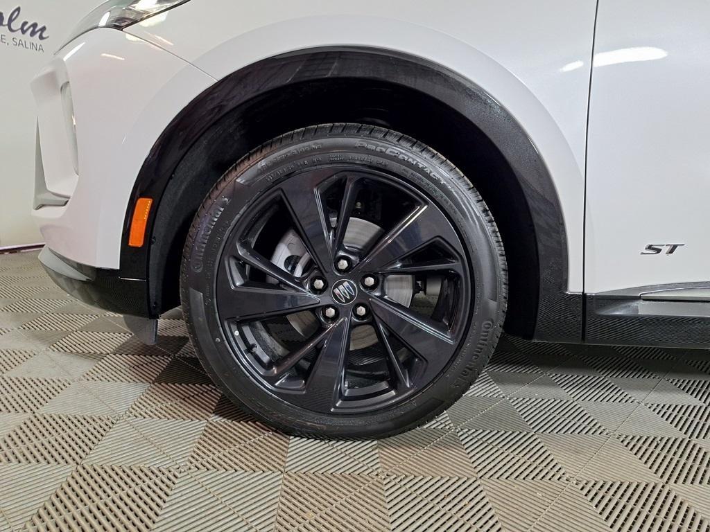 new 2025 Buick Envision car, priced at $42,399