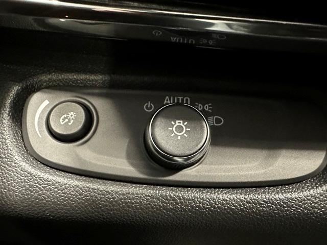 new 2025 Buick Envista car, priced at $28,249