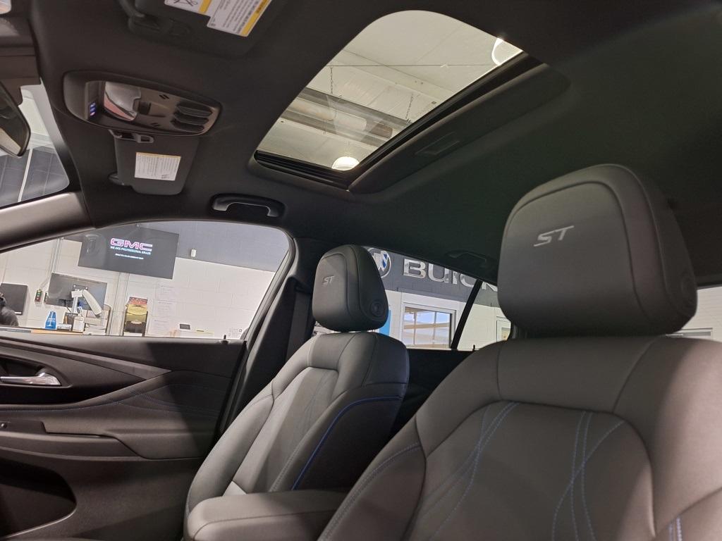 new 2025 Buick Envista car, priced at $29,810