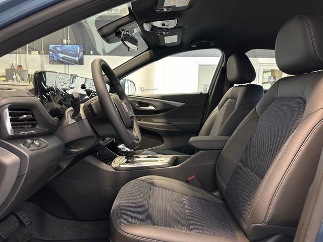 new 2025 Buick Envista car, priced at $27,915