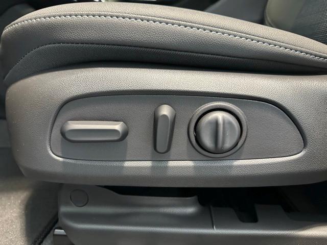 new 2025 Buick Envista car, priced at $26,314